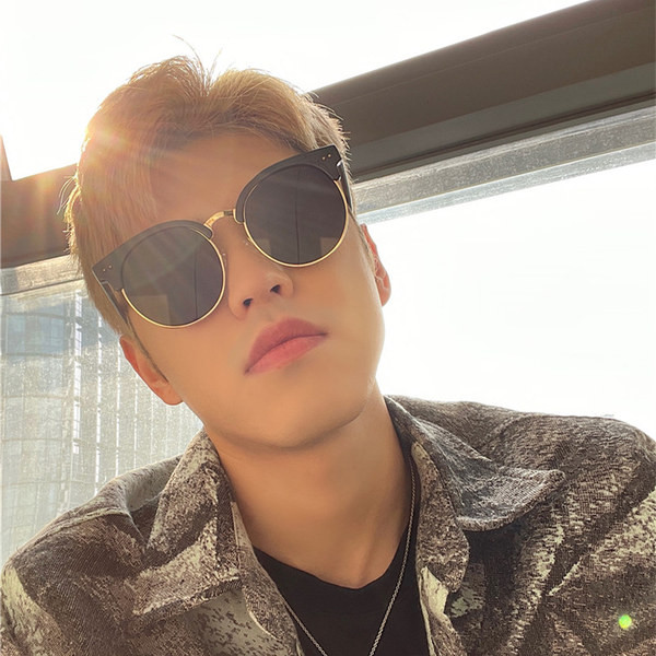 Ανδρικά γυαλιά ηλίου με μεγάλο σκελετό