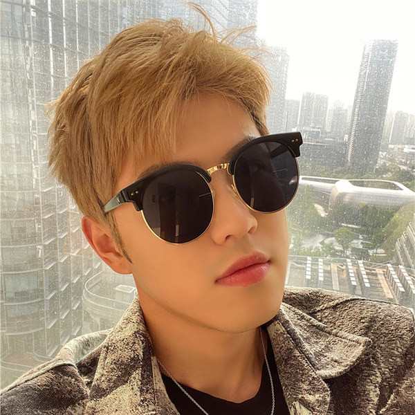 Ανδρικά γυαλιά ηλίου με μεγάλο σκελετό