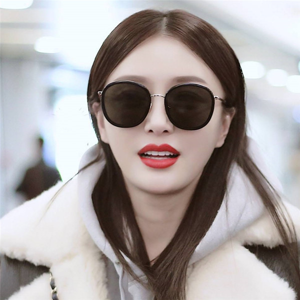 Γυναικεία γυαλιά ηλίου casual με λεπτό πλαίσιο σε στρογγυλό σχήμα
