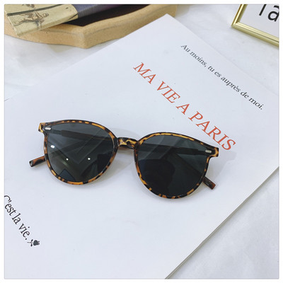 Μοντέρνα γυαλιά ηλίου για γυναίκες