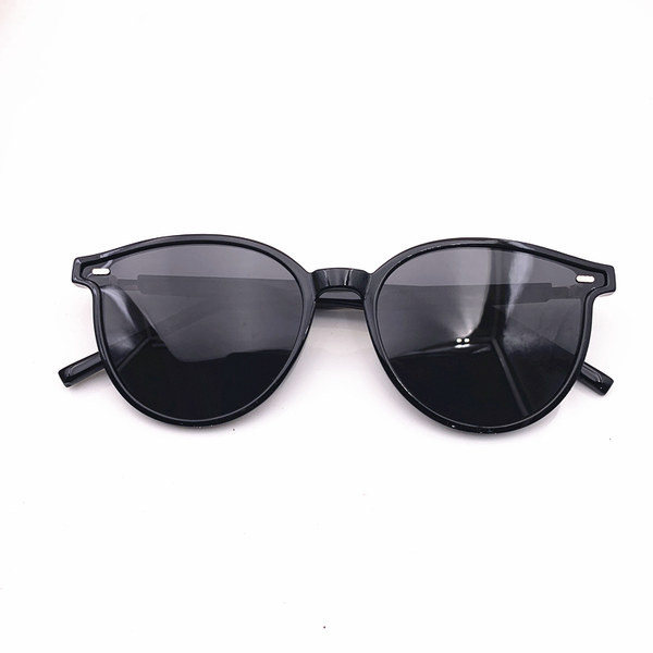 Μοντέρνα γυαλιά ηλίου για γυναίκες