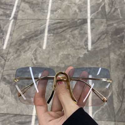 Γυναικεία γυαλιά ηλίου με λεπτό σκελετό