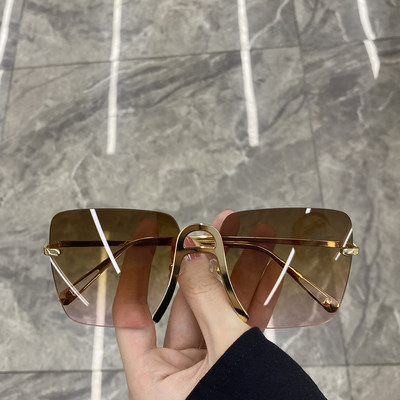 Γυναικεία γυαλιά ηλίου με λεπτό σκελετό