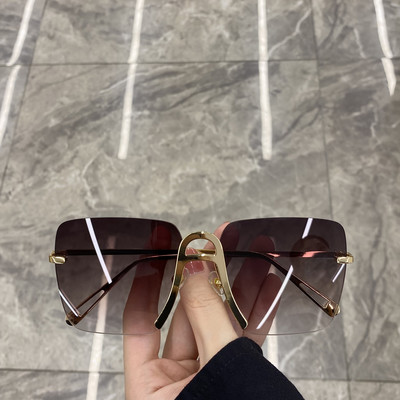 Γυναικεία γυαλιά ηλίου με λεπτό σκελετό