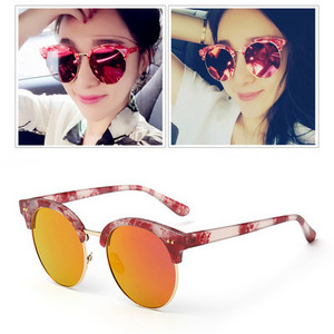 Σύγχρονα γυναικεία γυαλιά ηλίου - σε διάφορα χρώματα