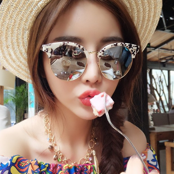 Σύγχρονα γυναικεία γυαλιά ηλίου - σε διάφορα χρώματα