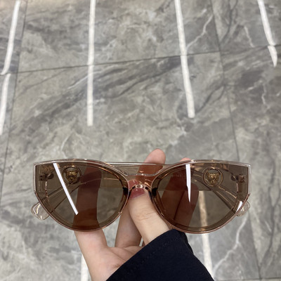 Γυναικεία γυαλιά σε ρετρό στιλ σε διάφορα χρώματα