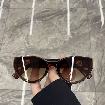 Γυναικεία γυαλιά σε ρετρό στιλ σε διάφορα χρώματα