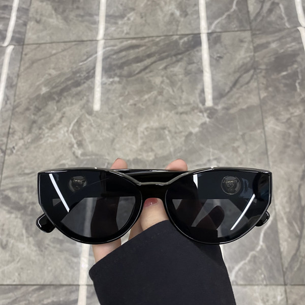 Γυναικεία γυαλιά σε ρετρό στιλ σε διάφορα χρώματα