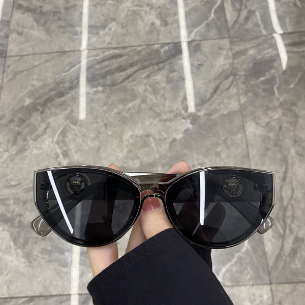 Γυναικεία γυαλιά σε ρετρό στιλ σε διάφορα χρώματα