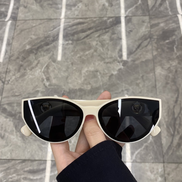 Γυναικεία γυαλιά σε ρετρό στιλ σε διάφορα χρώματα