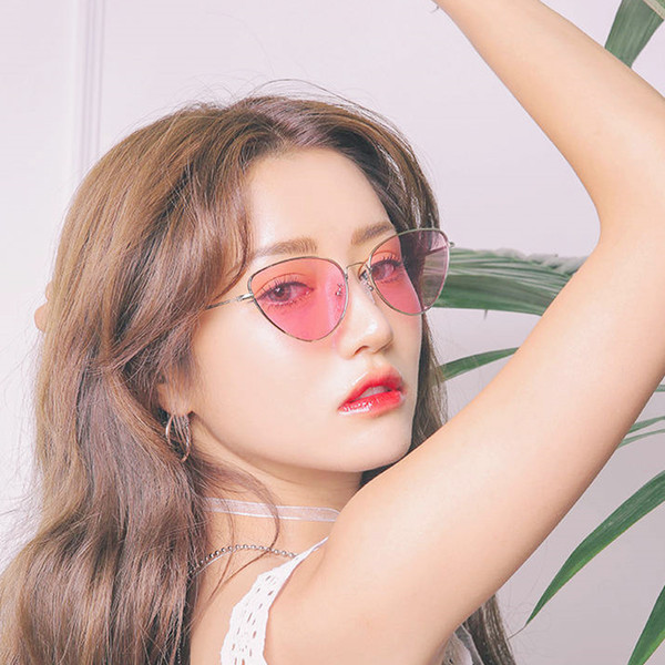Κομψά γυναικεία γυαλιά ηλίου με λεπτό σκελετό