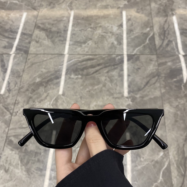 Νέο μοντέλο γυναικεία γυαλιά σε στυλ ρετρό