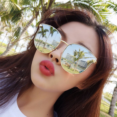 Μοντέρνα γυαλιά ηλίου με λεπτό σκελετό σε στρογγυλό σχήμα