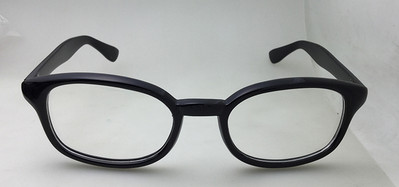 Saulesbrilles no unisex modeļa ar taisnstūra formu