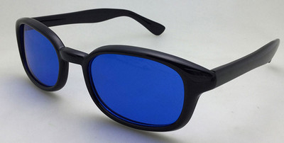 Saulesbrilles no unisex modeļa ar taisnstūra formu