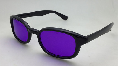 Saulesbrilles no unisex modeļa ar taisnstūra formu