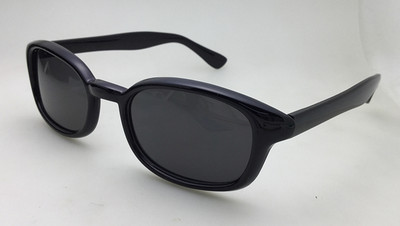 Saulesbrilles no unisex modeļa ar taisnstūra formu