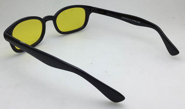 Saulesbrilles no unisex modeļa ar taisnstūra formu