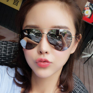 Νέο μοντέλο γυαλιά ηλίου με λεπτό σκελετό για γυναίκες