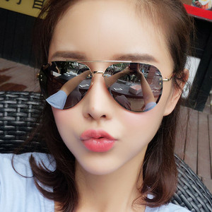 Νέο μοντέλο γυαλιά ηλίου με λεπτό σκελετό για γυναίκες