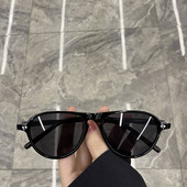 Μοντέρνα γυναικεία γυαλιά με λεπτό σκελετό