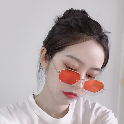 Γυναικεία γυαλιά σε τετράγωνο σχήμα με λεπτό σκελετό