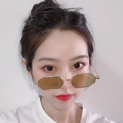 Γυναικεία γυαλιά σε τετράγωνο σχήμα με λεπτό σκελετό