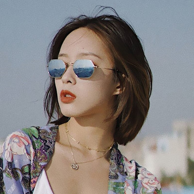 Γυναικεία γυαλιά σε τετράγωνο σχήμα με λεπτό σκελετό