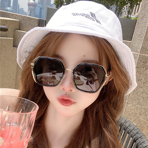 Μοντέρνα γυναικεία γυαλιά - στρογγυλό σχήμα