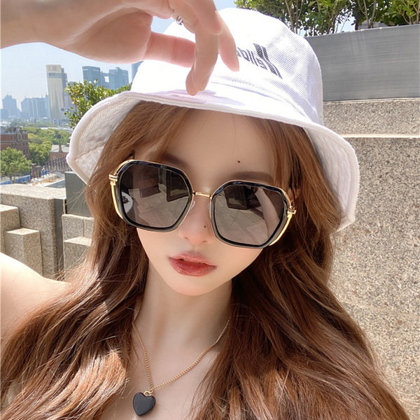 Μοντέρνα γυναικεία γυαλιά - στρογγυλό σχήμα