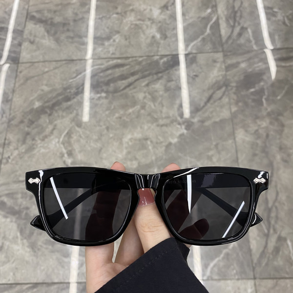 Κομψά γυναικεία γυαλιά ηλίου σε διάφορα χρώματα