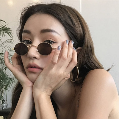 Μοντέρνα γυναικεία γυαλιά με λεπτό σκελετό σε στρογγυλό σχήμα