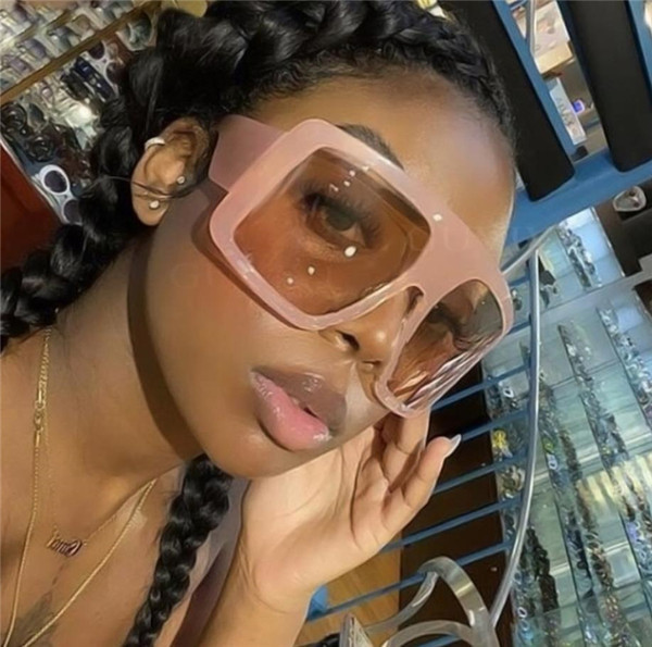 Μοντέρνα γυαλιά ηλίου τύπου μάσκας