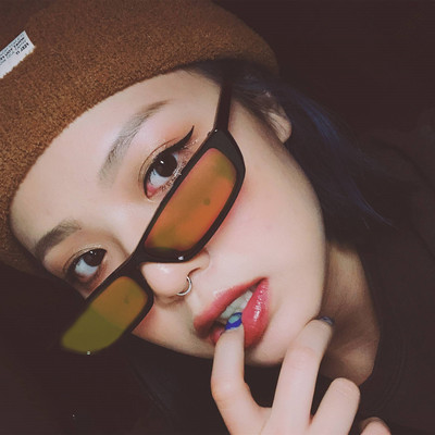 Stilīgas saulesbrilles kvadrāta formā