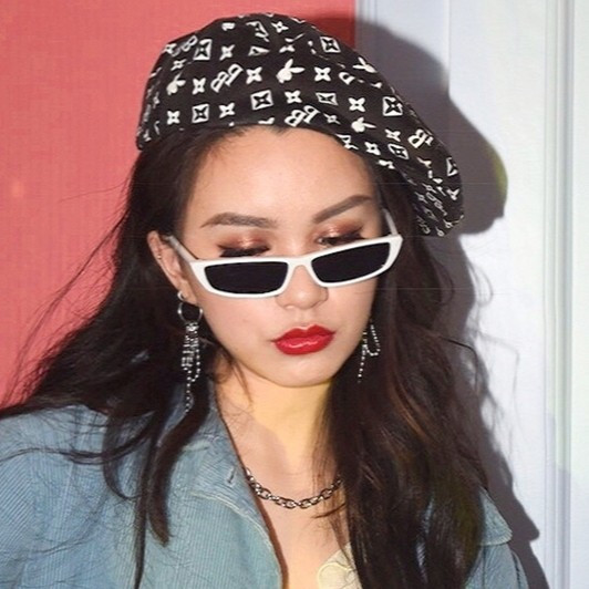 Stilīgas saulesbrilles kvadrāta formā