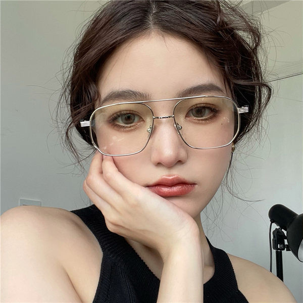 Μοντέρνα γυαλιά ηλίου σε τρία χρώματα - για γυναίκες