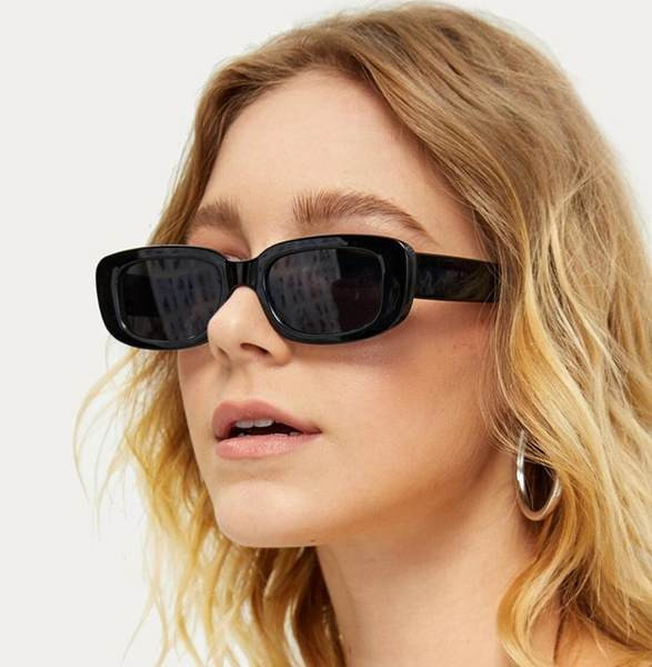 Ρετρό γυναικεία γυαλιά με μικρούς ορθογώνιους φακούς