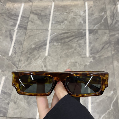 Γυναικεία γυαλιά ηλίου με φαρδύ πλαίσιο σε στυλ ρετρό