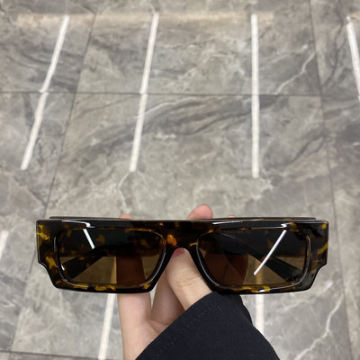 Γυναικεία γυαλιά ηλίου με φαρδύ πλαίσιο σε στυλ ρετρό