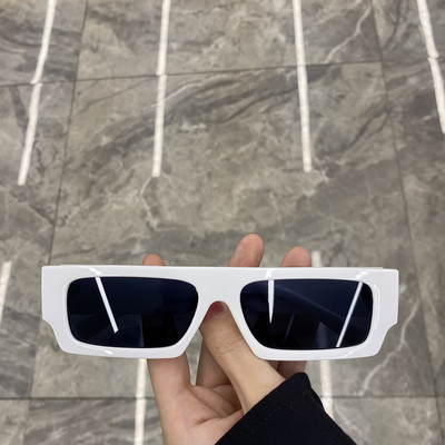 Γυναικεία γυαλιά ηλίου με φαρδύ πλαίσιο σε στυλ ρετρό