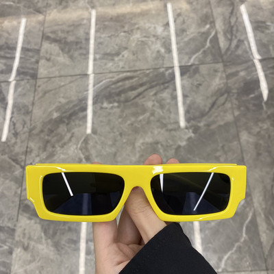 Γυναικεία γυαλιά ηλίου με φαρδύ πλαίσιο σε στυλ ρετρό