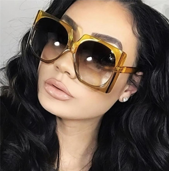 Μεγάλα τετράγωνα γυναικεία γυαλιά ηλίου