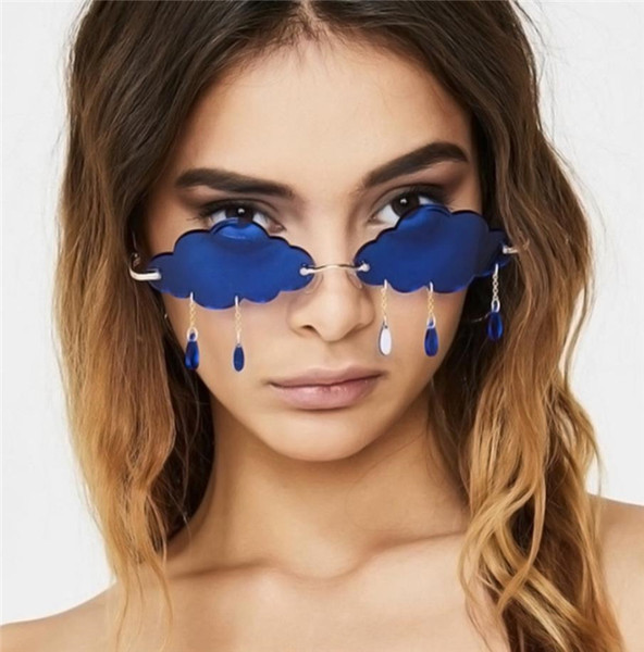 Μοντέρνα γυαλιά ηλίου σε μη τυπικό σχήμα