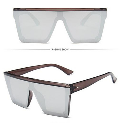 Ochelari moderni cu forma pătrată a ochelarilor