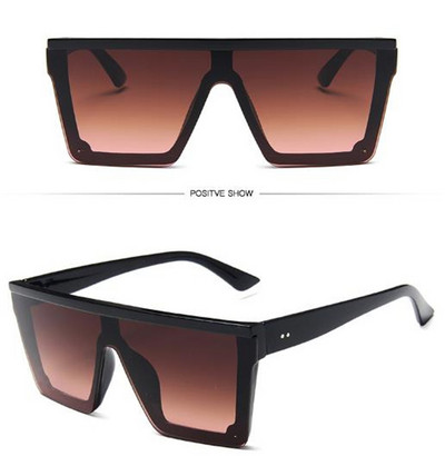 Ochelari moderni cu forma pătrată a ochelarilor