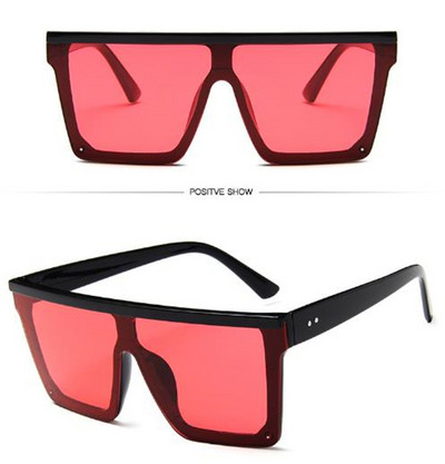 Ochelari moderni cu forma pătrată a ochelarilor