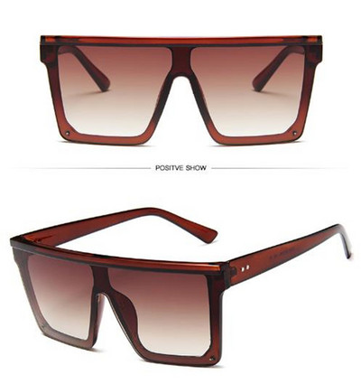 Ochelari moderni cu forma pătrată a ochelarilor