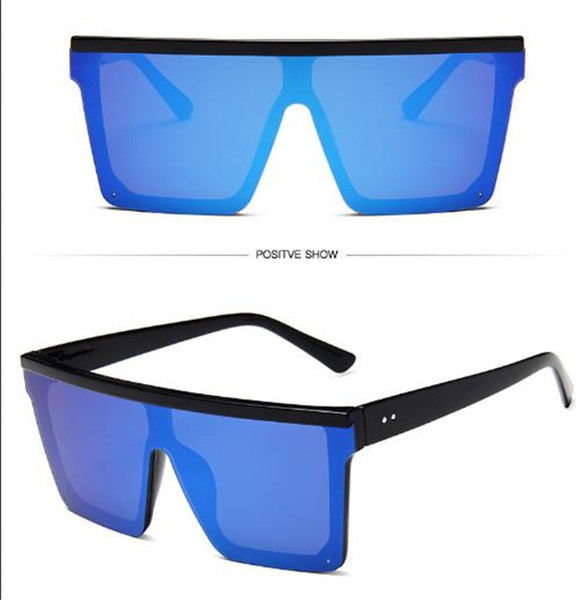 Ochelari moderni cu forma pătrată a ochelarilor