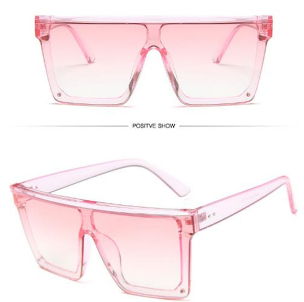 Ochelari moderni cu forma pătrată a ochelarilor